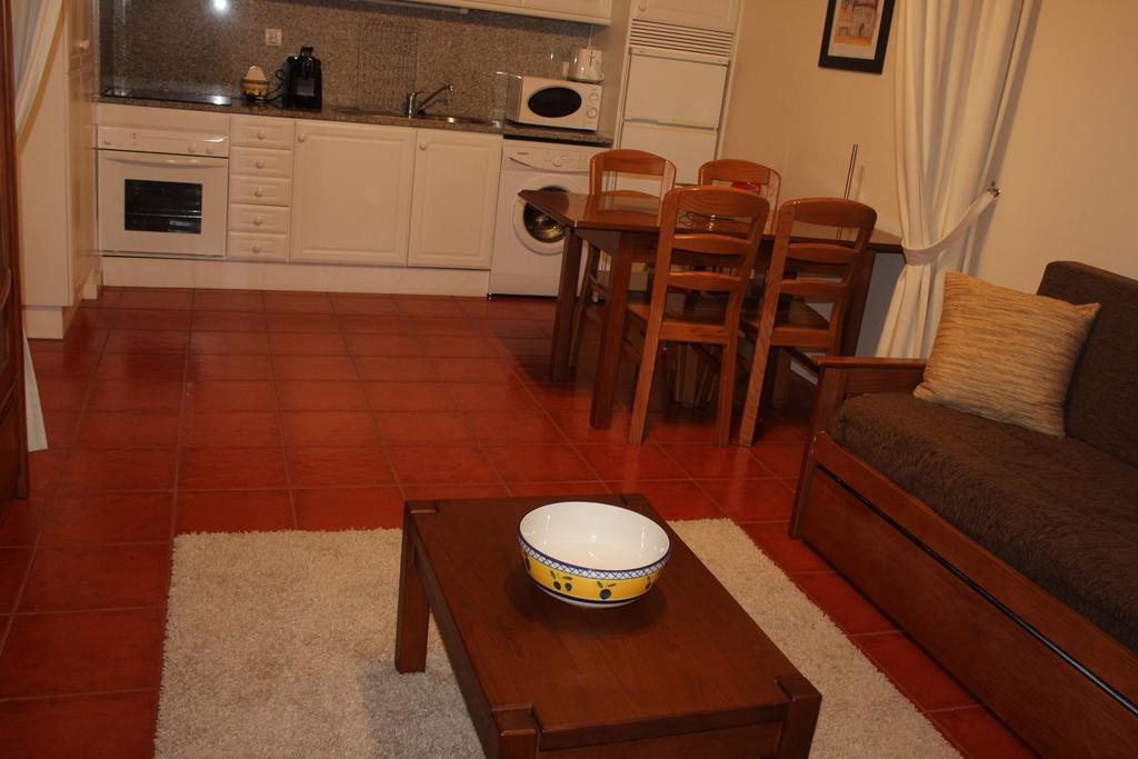 Apartamentos Varandas Da Rocha ปอร์ติเมา ภายนอก รูปภาพ