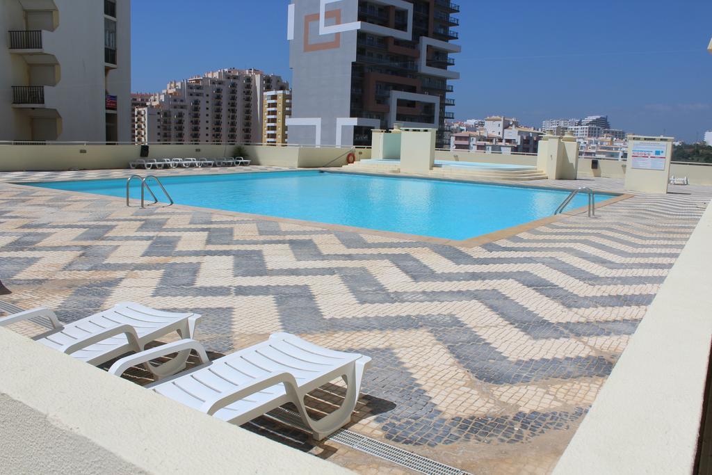 Apartamentos Varandas Da Rocha ปอร์ติเมา ภายนอก รูปภาพ