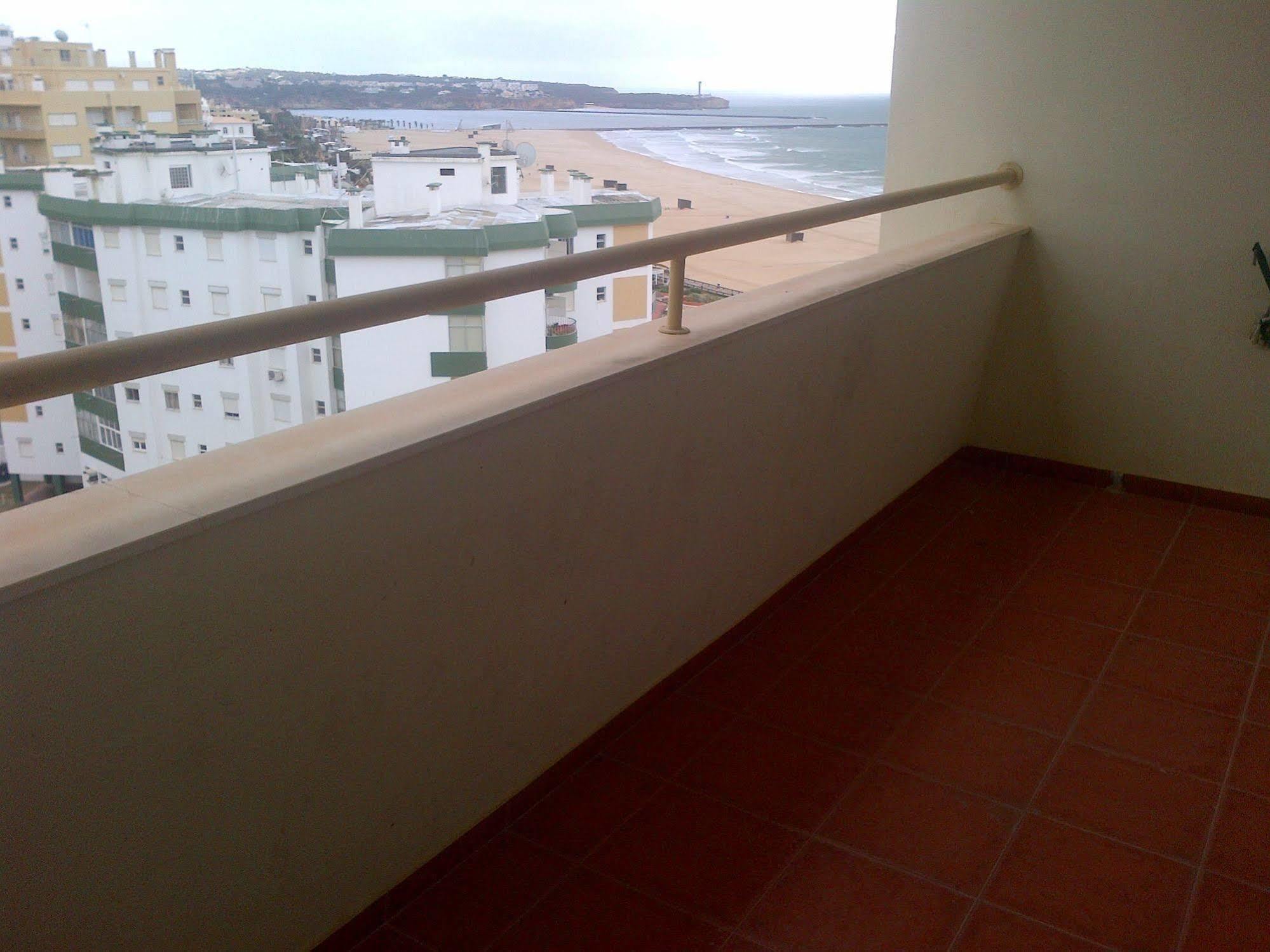 Apartamentos Varandas Da Rocha ปอร์ติเมา ภายนอก รูปภาพ