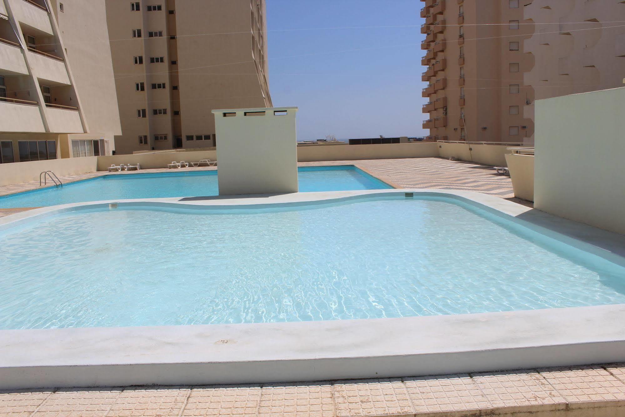 Apartamentos Varandas Da Rocha ปอร์ติเมา ภายนอก รูปภาพ